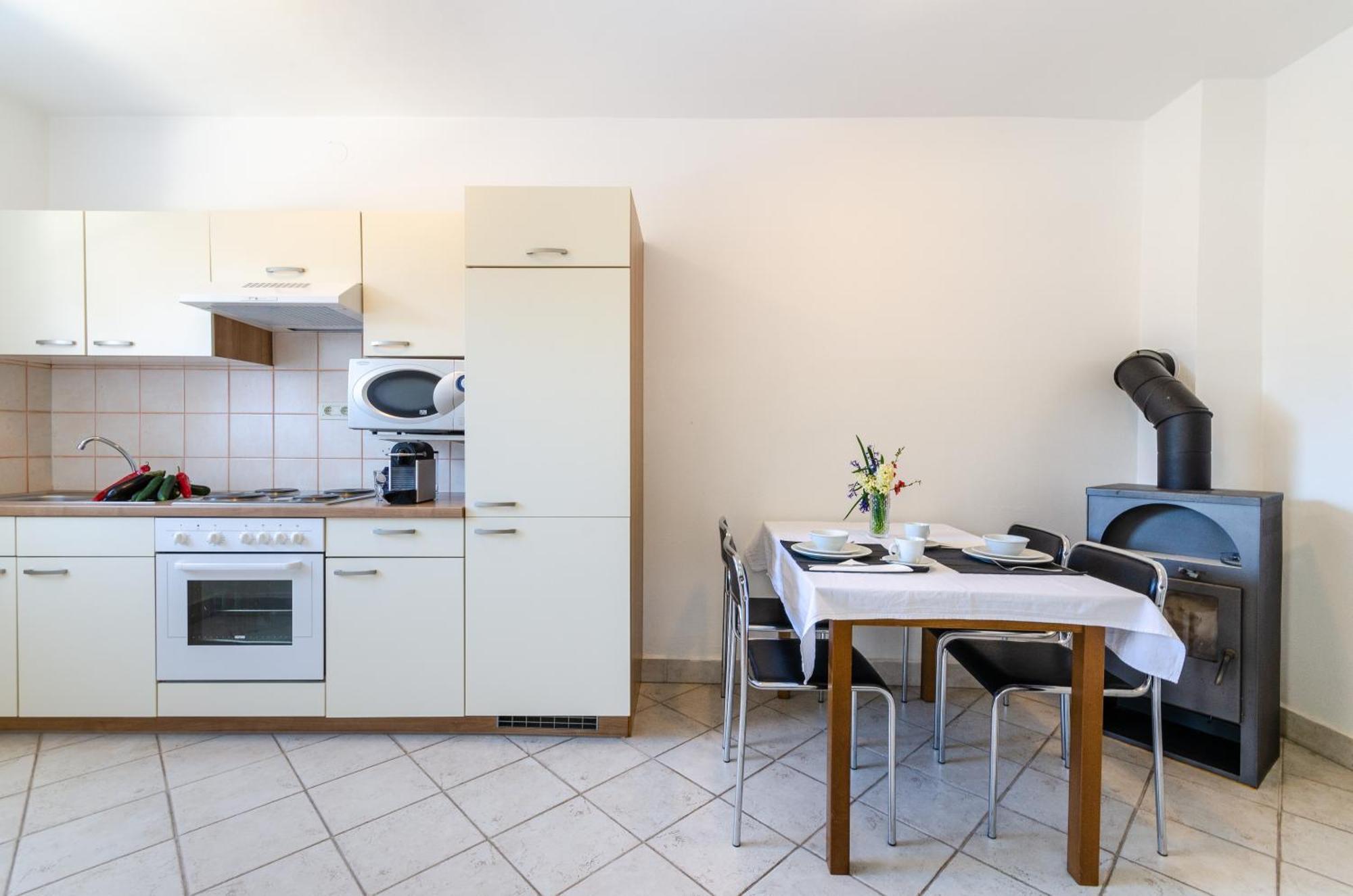 Seaside Guesthouse By Jr City Apartments Jadranovo Zimmer foto